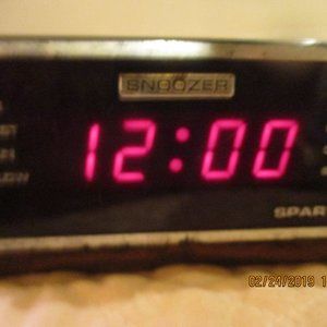 Vintage 1979 Spartus Alarm Clock With Snooze Alarm